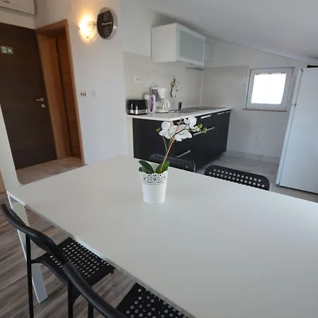Boticki Apartment