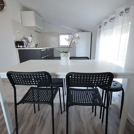 Boticki Apartment Vir