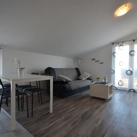 Boticki Apartment